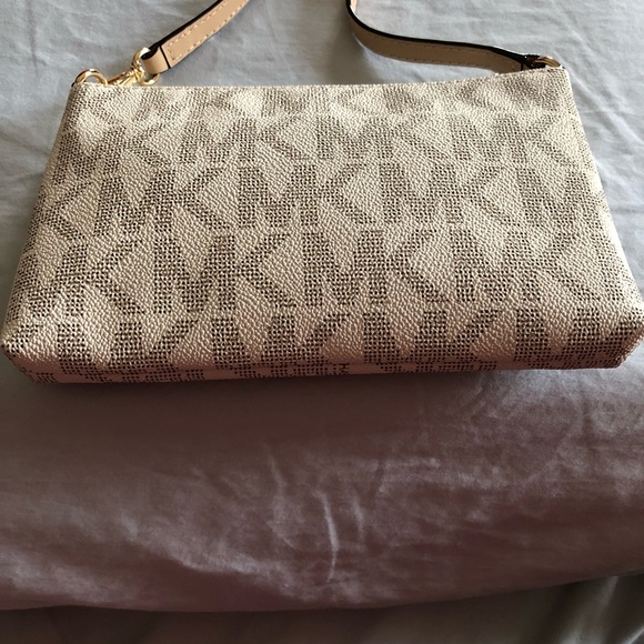 MICHAEL KORS Jet Set Large Wristlet - Vanilla - Picture 4 of 5
